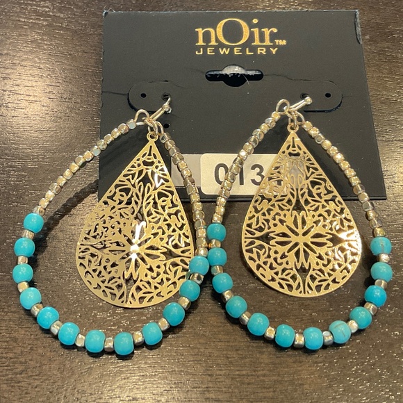 #0134 NWT NOIR JEWELRY GOLD AND BLUE EARRINGS - Picture 1 of 1